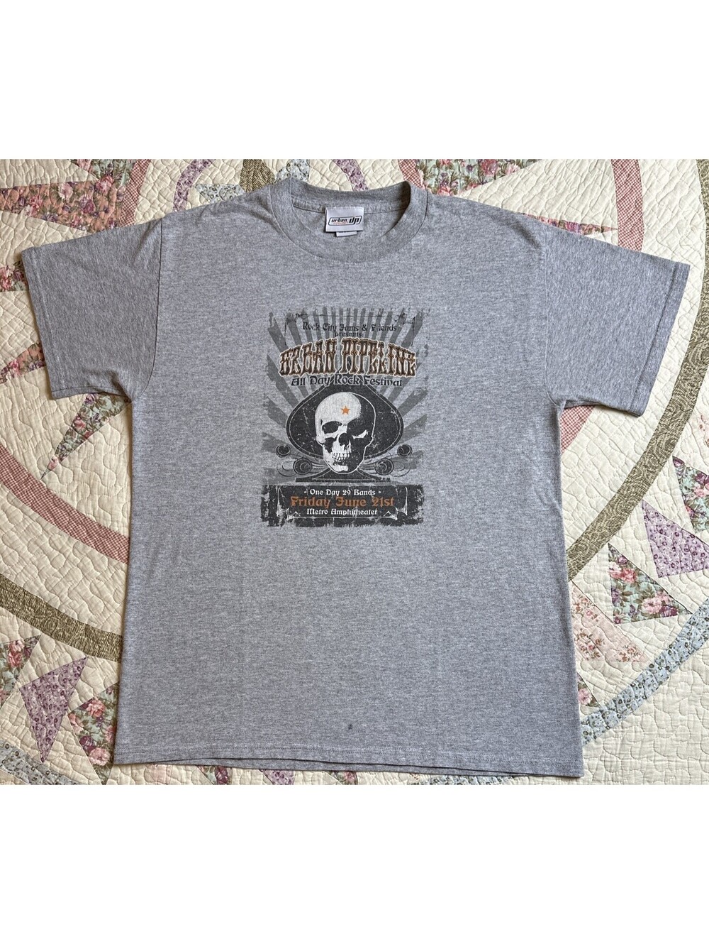 Vintage Y2K Urban Pipeline Men's T-Shirt Medium Rock Festival Guitars